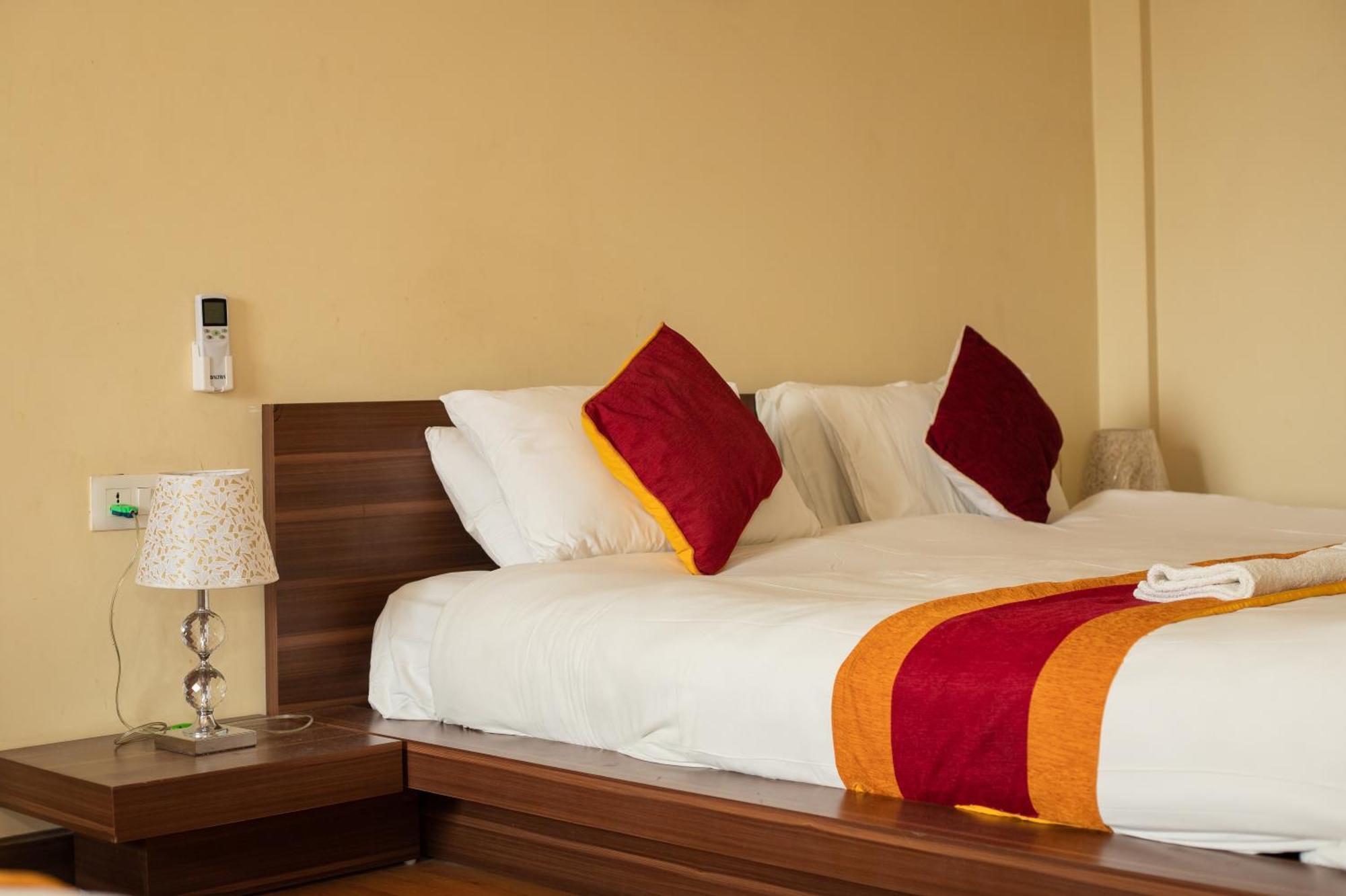 Hotel Edingo Inn Itahari Kültér fotó