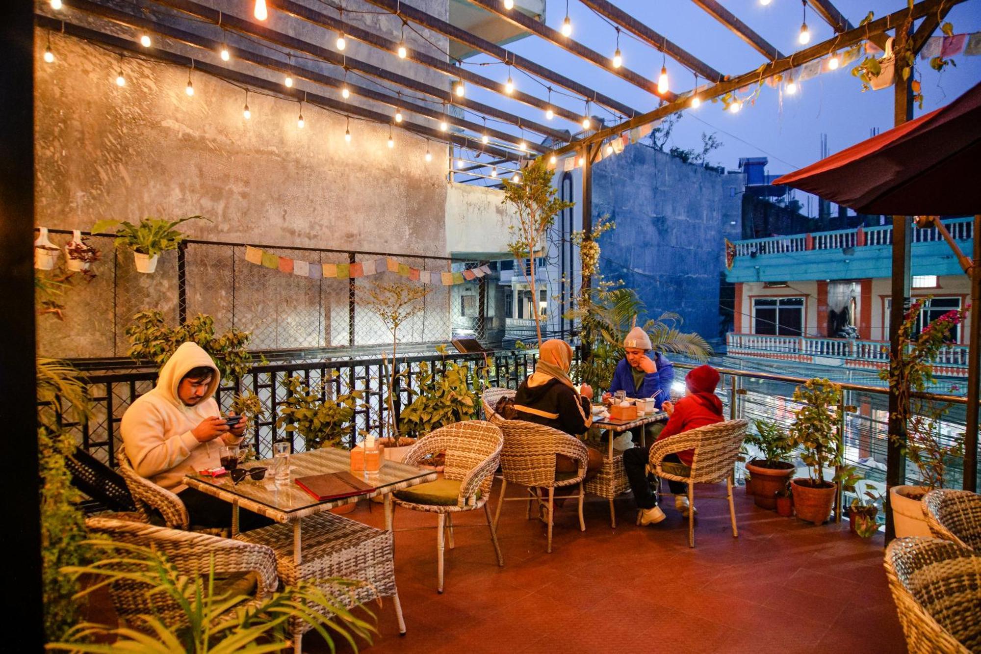 Hotel Edingo Inn Itahari Kültér fotó